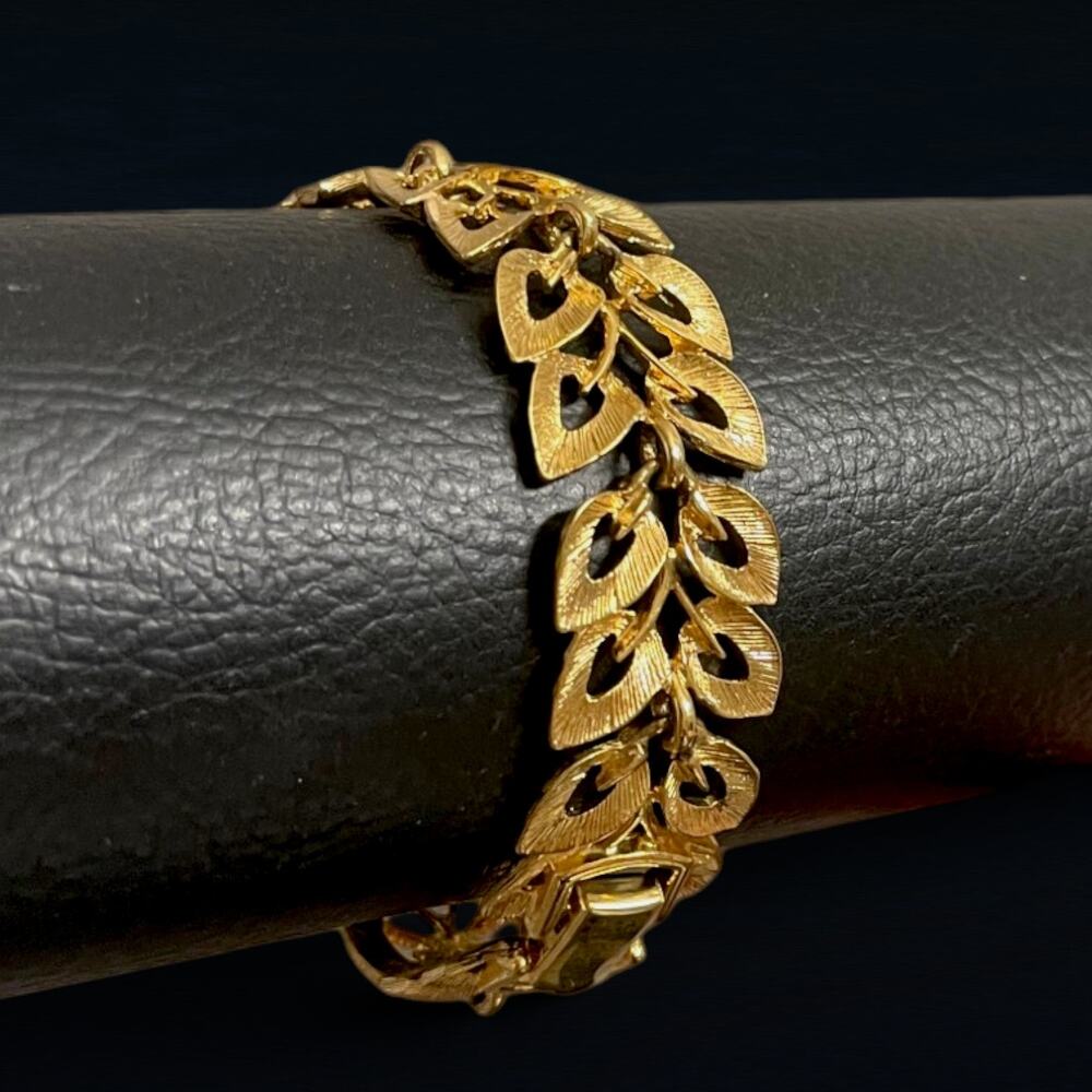 Vintage 1980s–1990s Napier Gold Plated Openwork Leaf Bracelet